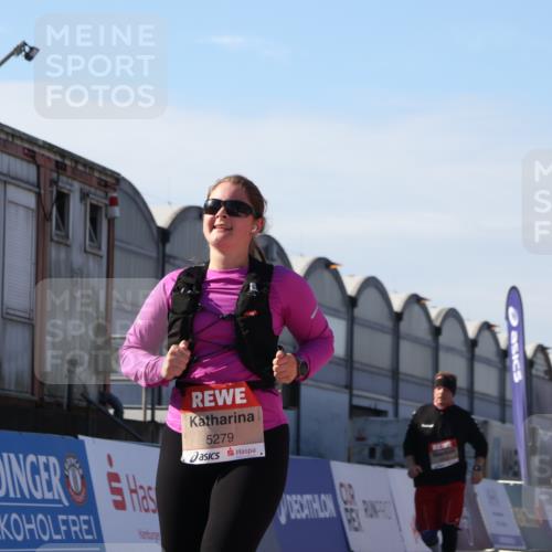 03.10.2025 - Köhlbrandbrückenlauf Luisa Fischer http://msf.ph/oto/9041921 03.10.2025 13:35:18 Ziel 4886, 5279, 5360, 5412, 5548, 5575, 6204, 6205, 6265, 6358, 6547 meine-sportfotos.de