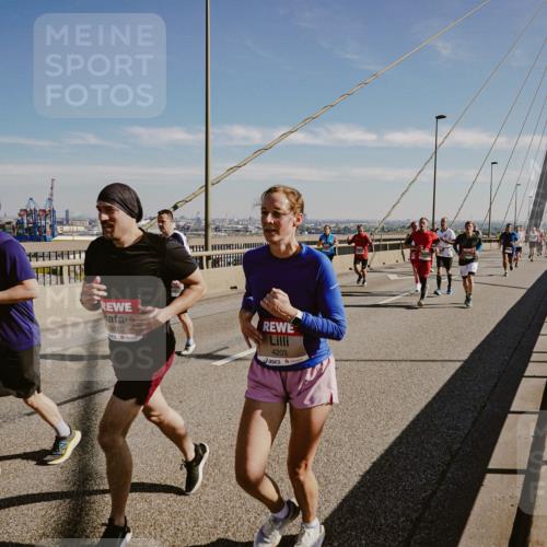 03.10.2025 - Köhlbrandbrückenlauf Michael Burmester http://msf.ph/oto/9041925 03.10.2025 12:23:12 Position 1 5810, 4203 meine-sportfotos.de