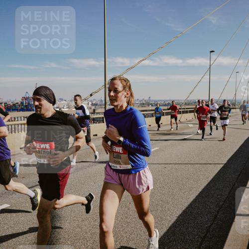 03.10.2025 - Köhlbrandbrückenlauf Michael Burmester http://msf.ph/oto/9041929 03.10.2025 12:23:12 Position 1 5810, 4203 meine-sportfotos.de