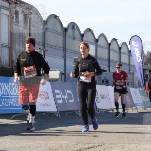 03.10.2025 - Köhlbrandbrückenlauf Luisa Fischer http://msf.ph/oto/9041939 03.10.2025 13:35:21 Ziel 4434, 4886, 4949, 5140, 5279, 5360, 5412, 5548, 5575, 6204, 6205, 6358, 6547 meine-sportfotos.de