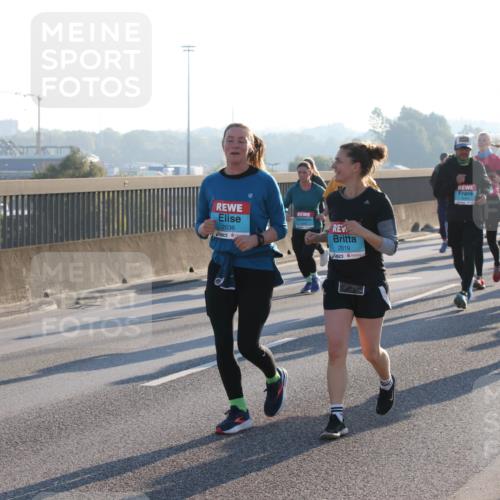 03.10.2025 - Köhlbrandbrückenlauf Lena Gebhardt http://msf.ph/oto/9041940 03.10.2025 09:25:50 Position 1 2409, 2036, 2019, 2153 meine-sportfotos.de