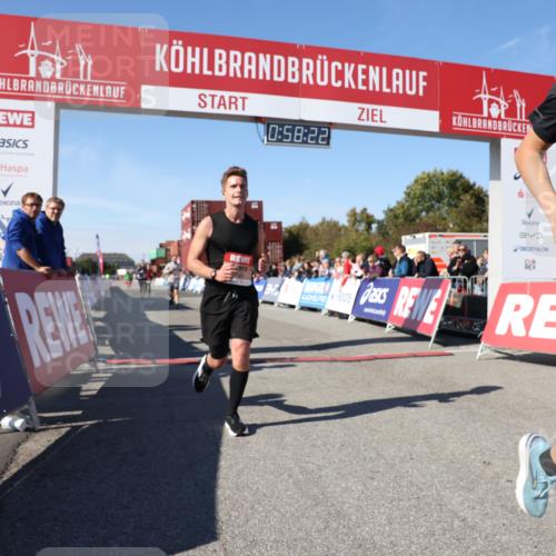 03.10.2025 - Köhlbrandbrückenlauf Lena Gebhardt http://msf.ph/oto/9041941 03.10.2025 12:58:23 Ziel 4083, 4099, 4394, 5775, 6152, 6617, 6717, 6732, 6741 meine-sportfotos.de