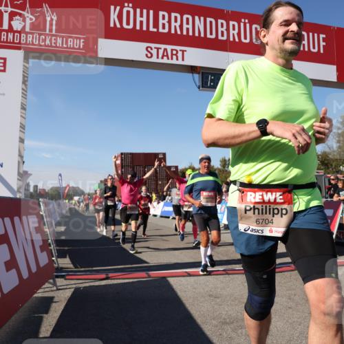 03.10.2025 - Köhlbrandbrückenlauf Lena Gebhardt http://msf.ph/oto/9041942 03.10.2025 13:17:47 Ziel 4410, 4645, 4679, 4829, 5168, 5339, 5685, 5731, 5732, 5917, 6331, 6388, 6485, 6704 meine-sportfotos.de