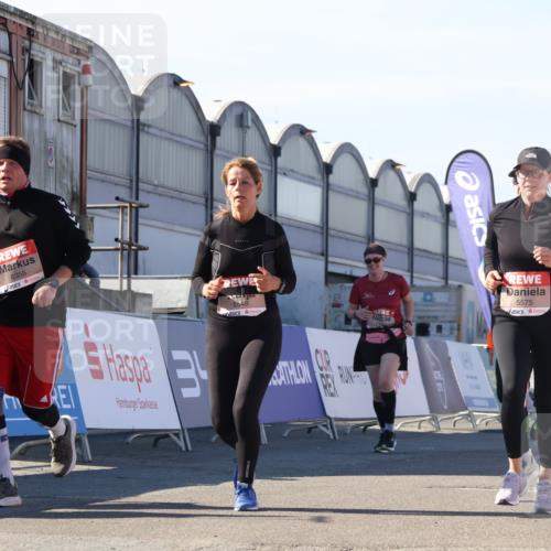 03.10.2025 - Köhlbrandbrückenlauf Luisa Fischer http://msf.ph/oto/9041944 03.10.2025 13:35:22 Ziel 4434, 4440, 4886, 4949, 5140, 5279, 5360, 5412, 5548, 5575, 6204, 6205, 6358, 6411, 6547 meine-sportfotos.de