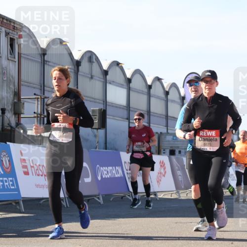 03.10.2025 - Köhlbrandbrückenlauf Luisa Fischer http://msf.ph/oto/9041946 03.10.2025 13:35:22 Ziel 4434, 4440, 4886, 4949, 5140, 5279, 5360, 5412, 5548, 5575, 6204, 6205, 6358, 6411, 6547 meine-sportfotos.de