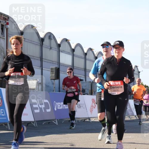 03.10.2025 - Köhlbrandbrückenlauf Luisa Fischer http://msf.ph/oto/9041952 03.10.2025 13:35:22 Ziel 4434, 4440, 4886, 4949, 5140, 5279, 5360, 5412, 5548, 5575, 6204, 6205, 6358, 6411, 6547 meine-sportfotos.de