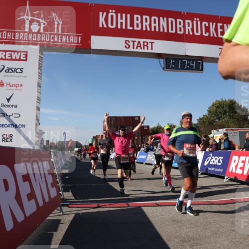 03.10.2025 - Köhlbrandbrückenlauf Lena Gebhardt http://msf.ph/oto/9041953 03.10.2025 13:17:47 Ziel 4410, 4645, 4679, 4829, 5168, 5339, 5685, 5731, 5732, 5917, 6331, 6388, 6485, 6704 meine-sportfotos.de