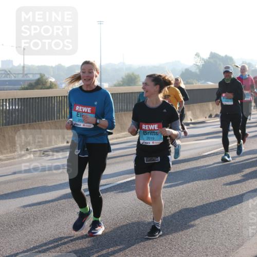 03.10.2025 - Köhlbrandbrückenlauf Lena Gebhardt http://msf.ph/oto/9041954 03.10.2025 09:25:51 Position 1 203, 2019, 2153 meine-sportfotos.de