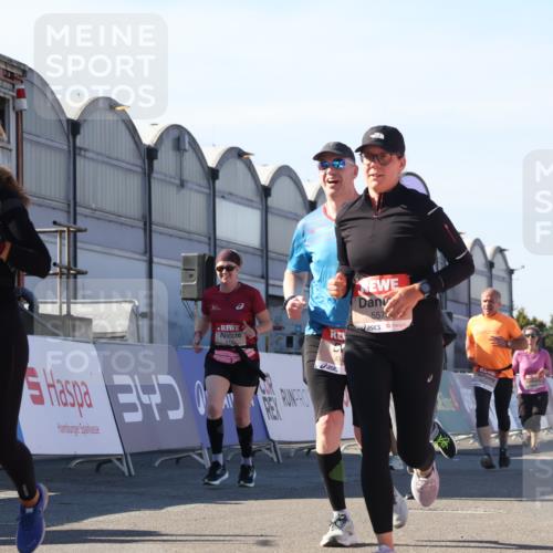 03.10.2025 - Köhlbrandbrückenlauf Luisa Fischer http://msf.ph/oto/9041957 03.10.2025 13:35:23 Ziel 4434, 4440, 4886, 4949, 5140, 5279, 5412, 5548, 5575, 6204, 6205, 6358, 6411, 6547 meine-sportfotos.de