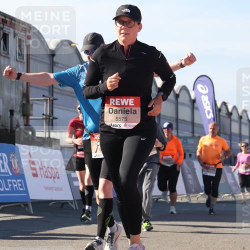 03.10.2025 - Köhlbrandbrückenlauf Luisa Fischer http://msf.ph/oto/9041967 03.10.2025 13:35:24 Ziel 4434, 4440, 4886, 4949, 5140, 5279, 5412, 5548, 5575, 6204, 6205, 6358, 6411, 6547 meine-sportfotos.de