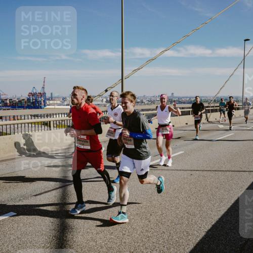 03.10.2025 - Köhlbrandbrückenlauf Michael Burmester http://msf.ph/oto/9041973 03.10.2025 12:23:15 Position 1  meine-sportfotos.de
