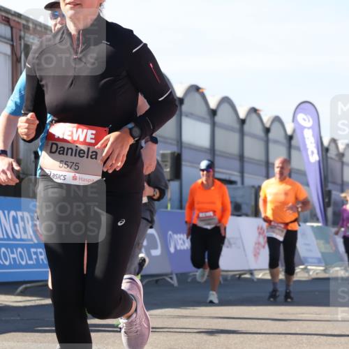 03.10.2025 - Köhlbrandbrückenlauf Luisa Fischer http://msf.ph/oto/9041978 03.10.2025 13:35:24 Ziel 4434, 4440, 4886, 4949, 5140, 5279, 5412, 5548, 5575, 6204, 6205, 6358, 6411, 6547 meine-sportfotos.de