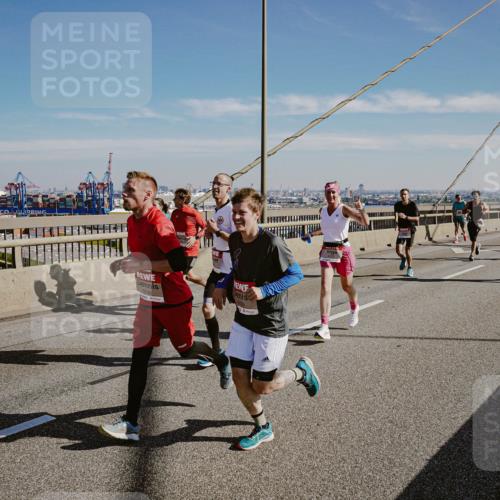 03.10.2025 - Köhlbrandbrückenlauf Michael Burmester http://msf.ph/oto/9041980 03.10.2025 12:23:15 Position 1  meine-sportfotos.de