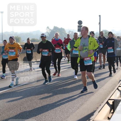 03.10.2025 - Köhlbrandbrückenlauf Lena Gebhardt http://msf.ph/oto/9041981 03.10.2025 09:25:52 Position 1 19, 3455, 3122, 3120, 2153 meine-sportfotos.de
