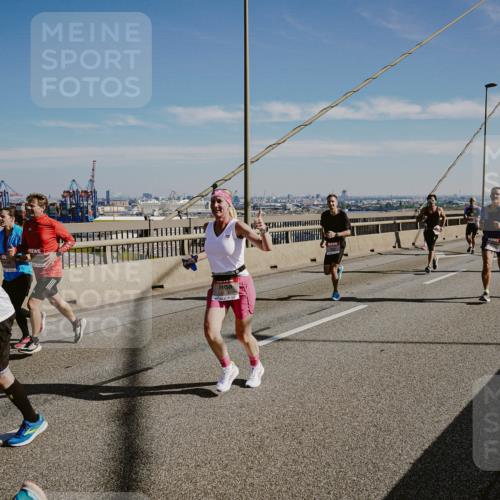 03.10.2025 - Köhlbrandbrückenlauf Michael Burmester http://msf.ph/oto/9041992 03.10.2025 12:23:15 Position 1  meine-sportfotos.de