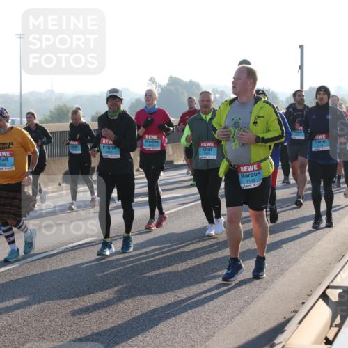 03.10.2025 - Köhlbrandbrückenlauf Lena Gebhardt http://msf.ph/oto/9041995 03.10.2025 09:25:52 Position 1 3455, 3122, 3120, 2153 meine-sportfotos.de