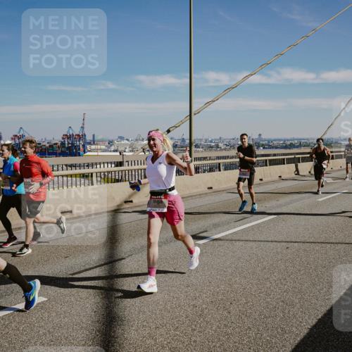 03.10.2025 - Köhlbrandbrückenlauf Michael Burmester http://msf.ph/oto/9041996 03.10.2025 12:23:16 Position 1  meine-sportfotos.de