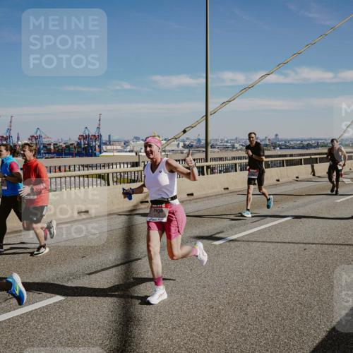 03.10.2025 - Köhlbrandbrückenlauf Michael Burmester http://msf.ph/oto/9042003 03.10.2025 12:23:16 Position 1  meine-sportfotos.de