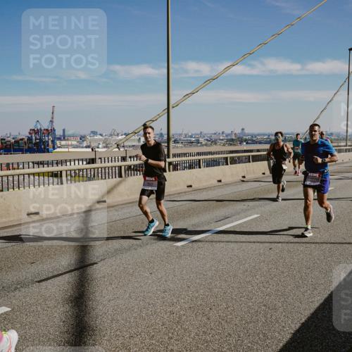 03.10.2025 - Köhlbrandbrückenlauf Michael Burmester http://msf.ph/oto/9042006 03.10.2025 12:23:16 Position 1  meine-sportfotos.de