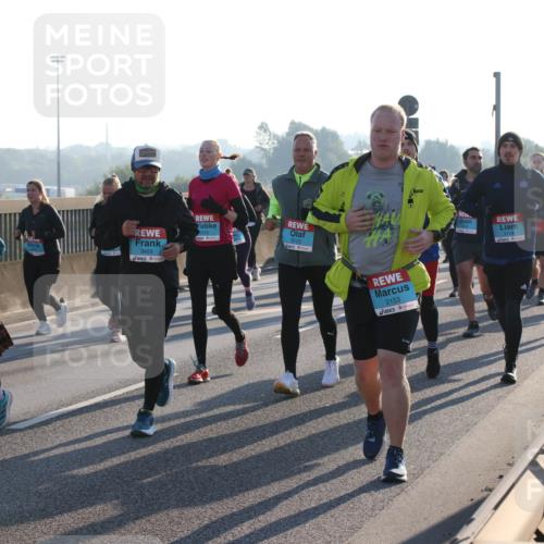 03.10.2025 - Köhlbrandbrückenlauf Lena Gebhardt http://msf.ph/oto/9042009 03.10.2025 09:25:53 Position 1 3122, 3455, 2255, 3120, 2153, 3119 meine-sportfotos.de