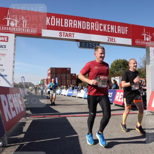 03.10.2025 - Köhlbrandbrückenlauf Lena Gebhardt http://msf.ph/oto/9042011 03.10.2025 13:17:56 Ziel 4333, 4366, 4679, 4682, 4829, 5129, 5168, 5685, 5731, 5732, 5917, 6153, 6435, 6485 meine-sportfotos.de