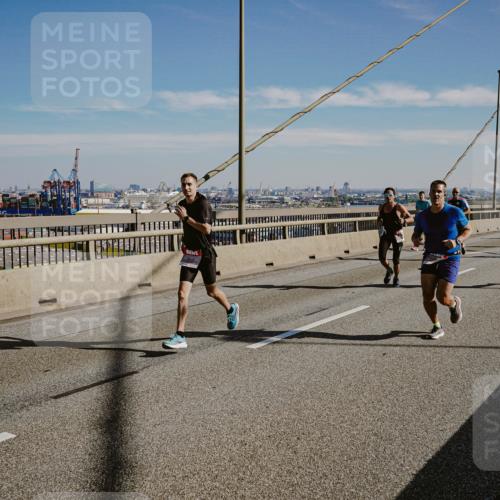 03.10.2025 - Köhlbrandbrückenlauf Michael Burmester http://msf.ph/oto/9042013 03.10.2025 12:23:16 Position 1  meine-sportfotos.de