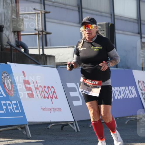 03.10.2025 - Köhlbrandbrückenlauf Luisa Fischer http://msf.ph/oto/9042018 03.10.2025 13:35:49 Ziel 5680, 6079, 6292, 6396, 6508 meine-sportfotos.de
