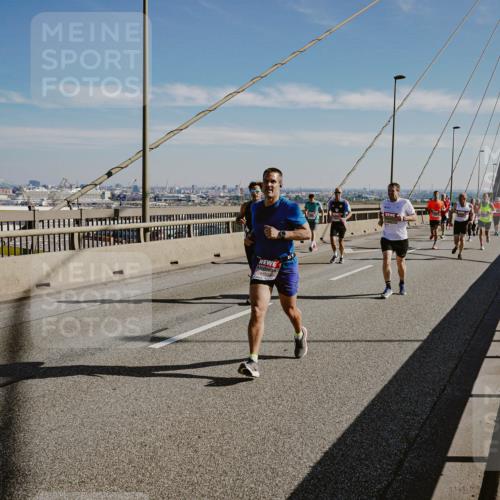 03.10.2025 - Köhlbrandbrückenlauf Michael Burmester http://msf.ph/oto/9042020 03.10.2025 12:23:17 Position 1  meine-sportfotos.de