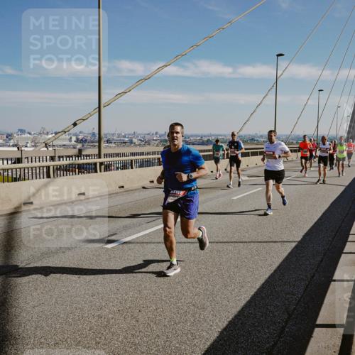 03.10.2025 - Köhlbrandbrückenlauf Michael Burmester http://msf.ph/oto/9042026 03.10.2025 12:23:17 Position 1  meine-sportfotos.de