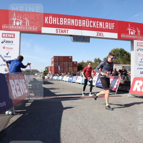 03.10.2025 - Köhlbrandbrückenlauf Lena Gebhardt http://msf.ph/oto/9042028 03.10.2025 12:58:29 Ziel 4083, 4084, 4241, 5706, 5775, 6617, 6732, 6741 meine-sportfotos.de