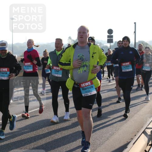 03.10.2025 - Köhlbrandbrückenlauf Lena Gebhardt http://msf.ph/oto/9042029 03.10.2025 09:25:53 Position 1 3455, 2255, 3120, 2153, 3119 meine-sportfotos.de