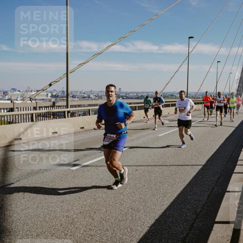 03.10.2025 - Köhlbrandbrückenlauf Michael Burmester http://msf.ph/oto/9042034 03.10.2025 12:23:17 Position 1  meine-sportfotos.de