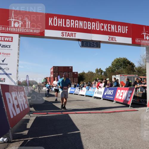 03.10.2025 - Köhlbrandbrückenlauf Lena Gebhardt http://msf.ph/oto/9042035 03.10.2025 13:17:57 Ziel 4333, 4366, 4682, 4829, 5129, 5168, 5685, 5731, 5732, 5917, 6153, 6435, 6485 meine-sportfotos.de