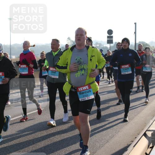 03.10.2025 - Köhlbrandbrückenlauf Lena Gebhardt http://msf.ph/oto/9042036 03.10.2025 09:25:53 Position 1 3455, 2255, 3120, 2153, 3119, 1 meine-sportfotos.de