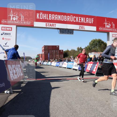 03.10.2025 - Köhlbrandbrückenlauf Lena Gebhardt http://msf.ph/oto/9042041 03.10.2025 12:58:29 Ziel 4083, 4084, 4241, 5706, 5775, 6617, 6732, 6741 meine-sportfotos.de