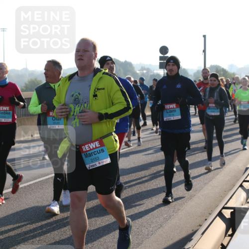 03.10.2025 - Köhlbrandbrückenlauf Lena Gebhardt http://msf.ph/oto/9042044 03.10.2025 09:25:54 Position 1 55, 2255, 3120, 2153, 3119 meine-sportfotos.de