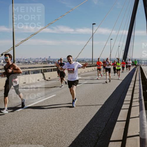 03.10.2025 - Köhlbrandbrückenlauf Michael Burmester http://msf.ph/oto/9042046 03.10.2025 12:23:18 Position 1  meine-sportfotos.de