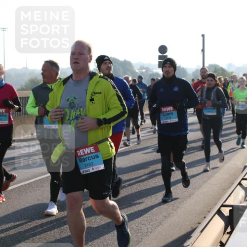 03.10.2025 - Köhlbrandbrückenlauf Lena Gebhardt http://msf.ph/oto/9042047 03.10.2025 09:25:54 Position 1 2255, 3120, 2153, 3119 meine-sportfotos.de