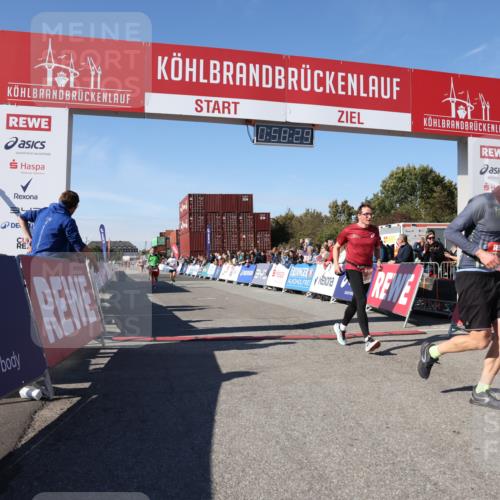 03.10.2025 - Köhlbrandbrückenlauf Lena Gebhardt http://msf.ph/oto/9042049 03.10.2025 12:58:29 Ziel 4083, 4084, 4241, 5706, 5775, 6617, 6732, 6741 meine-sportfotos.de