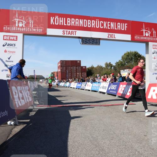03.10.2025 - Köhlbrandbrückenlauf Lena Gebhardt http://msf.ph/oto/9042059 03.10.2025 12:58:30 Ziel 4083, 4084, 4241, 5706, 5775, 6617, 6732, 6741 meine-sportfotos.de