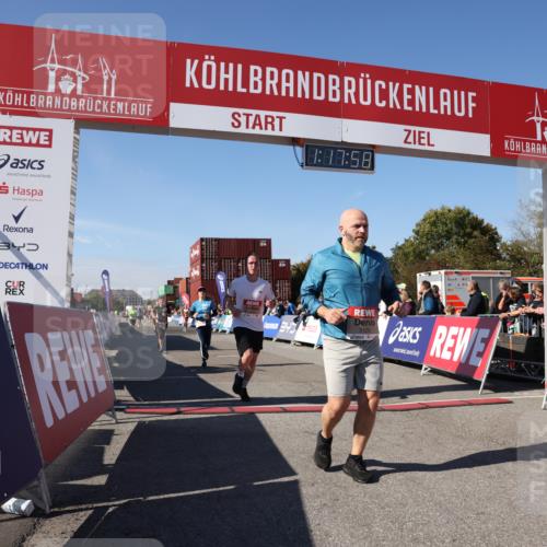 03.10.2025 - Köhlbrandbrückenlauf Lena Gebhardt http://msf.ph/oto/9042065 03.10.2025 13:17:58 Ziel 4333, 4366, 4682, 4829, 4950, 5129, 5168, 5685, 5917, 6153, 6435, 6485, 6633, 6634 meine-sportfotos.de