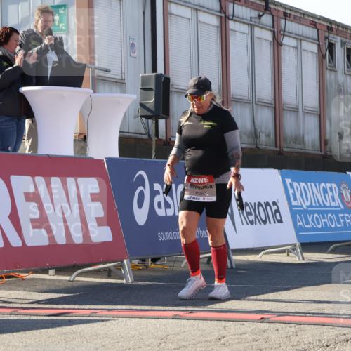 03.10.2025 - Köhlbrandbrückenlauf Luisa Fischer http://msf.ph/oto/9042073 03.10.2025 13:35:52 Ziel 6079, 6292, 6508 meine-sportfotos.de