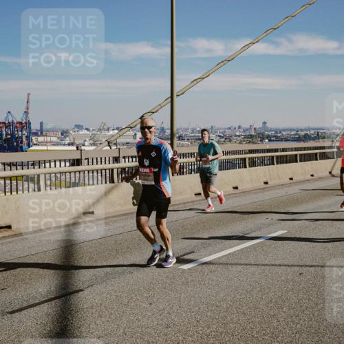 03.10.2025 - Köhlbrandbrückenlauf Michael Burmester http://msf.ph/oto/9042077 03.10.2025 12:23:20 Position 1  meine-sportfotos.de