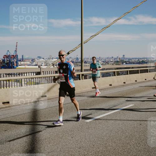 03.10.2025 - Köhlbrandbrückenlauf Michael Burmester http://msf.ph/oto/9042081 03.10.2025 12:23:20 Position 1  meine-sportfotos.de