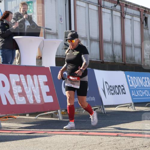 03.10.2025 - Köhlbrandbrückenlauf Luisa Fischer http://msf.ph/oto/9042083 03.10.2025 13:35:52 Ziel 6079, 6292, 6508 meine-sportfotos.de