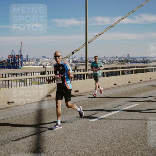 03.10.2025 - Köhlbrandbrückenlauf Michael Burmester http://msf.ph/oto/9042087 03.10.2025 12:23:20 Position 1  meine-sportfotos.de