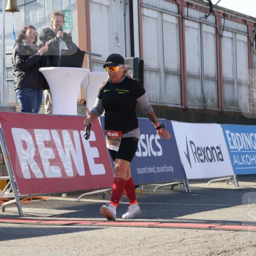 03.10.2025 - Köhlbrandbrückenlauf Luisa Fischer http://msf.ph/oto/9042088 03.10.2025 13:35:52 Ziel 6079, 6292, 6508 meine-sportfotos.de