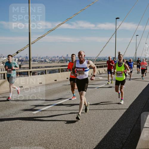 03.10.2025 - Köhlbrandbrückenlauf Michael Burmester http://msf.ph/oto/9042093 03.10.2025 12:23:21 Position 1  meine-sportfotos.de