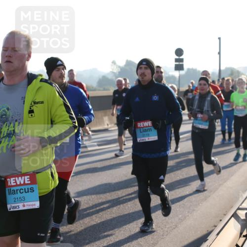 03.10.2025 - Köhlbrandbrückenlauf Lena Gebhardt http://msf.ph/oto/9042094 03.10.2025 09:25:54 Position 1 2153, 3119 meine-sportfotos.de