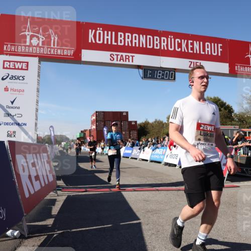 03.10.2025 - Köhlbrandbrückenlauf Lena Gebhardt http://msf.ph/oto/9042097 03.10.2025 13:18:00 Ziel 4333, 4366, 4620, 4682, 4950, 5129, 6153, 6326, 6435, 6633, 6634 meine-sportfotos.de